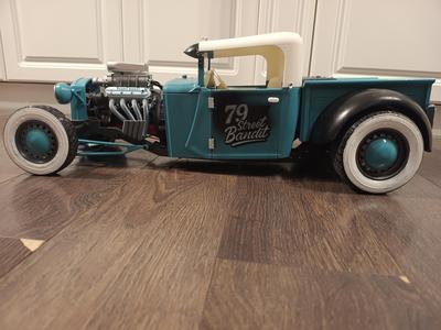 Hot rod Street Bandit 79