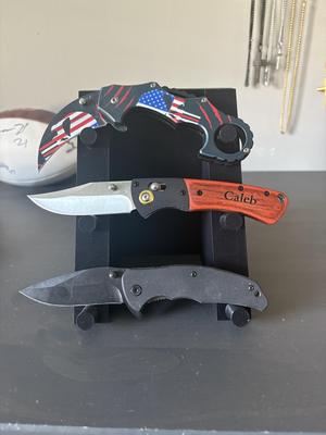 Pocket knife stand