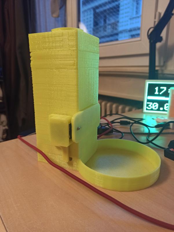 Interactive Cat Food Dispenser