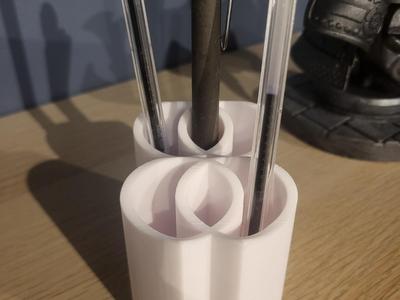 Optical Illusion Pen Holder – Round or Square?