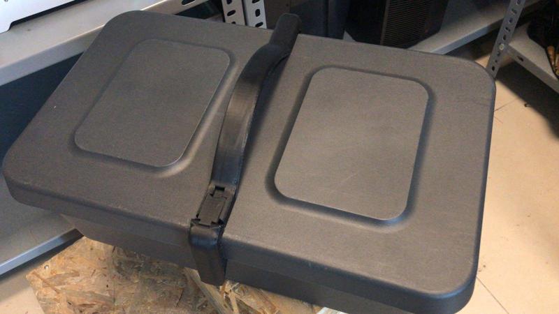 Assistant to carry Klamtare Box