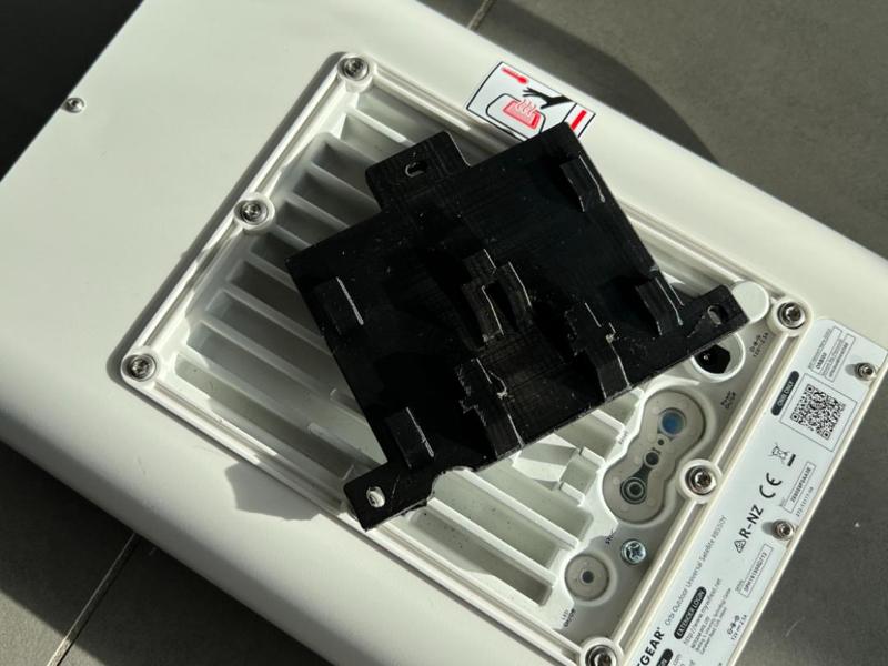 Orbi RBS50Y wall mount