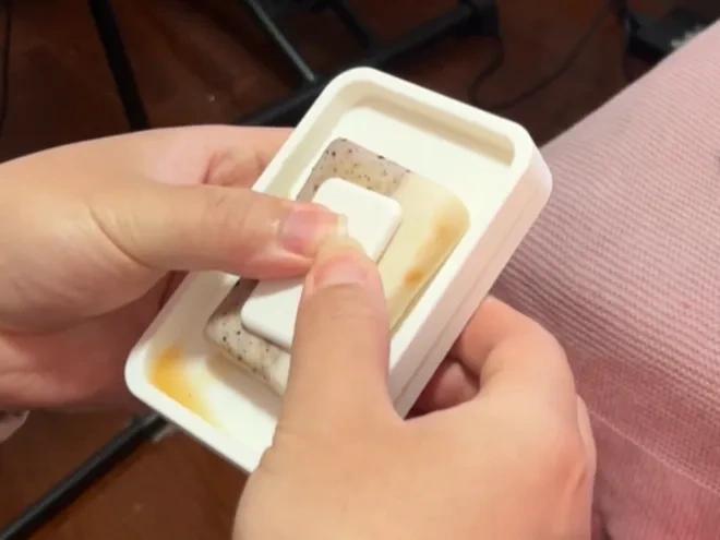 Soap Dish with Anti-Sticking Design