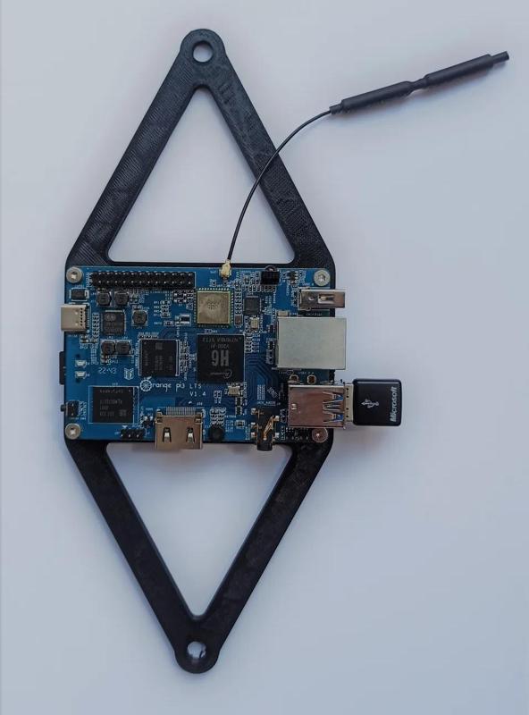 Orange pi VESA mount - 200x200mm behind the TV