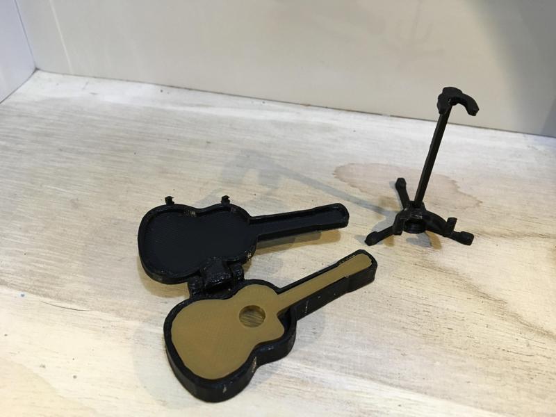 Acoustic Guitar and Case (1:18 scale)