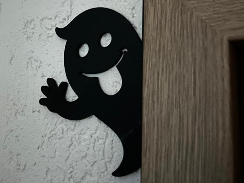 Ghost on a corner - Decoration for Door Frames