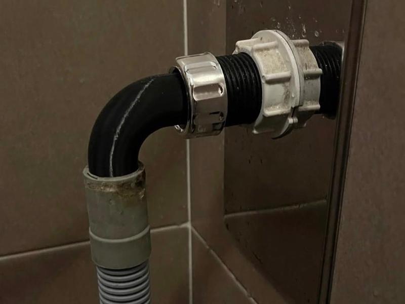 Washing machine corner fitting