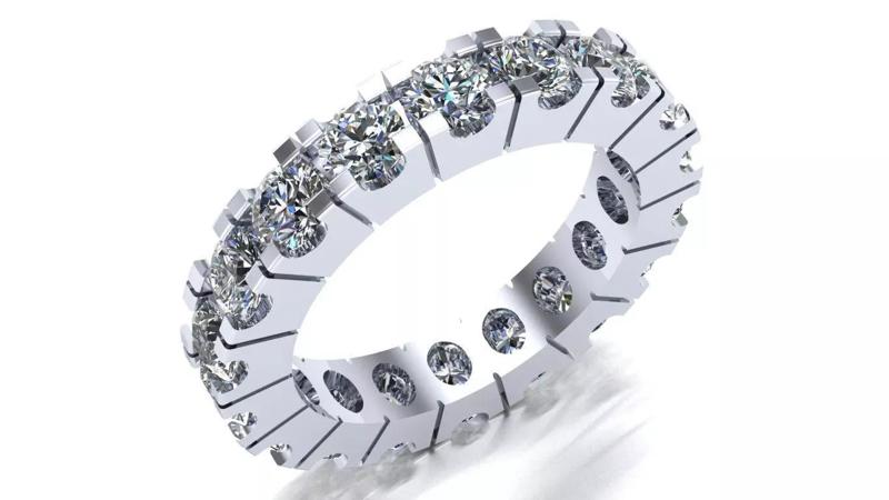 Full eternity ring with 18 stones