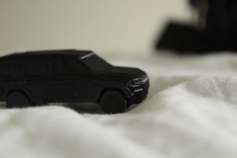 suv with spinning wheels