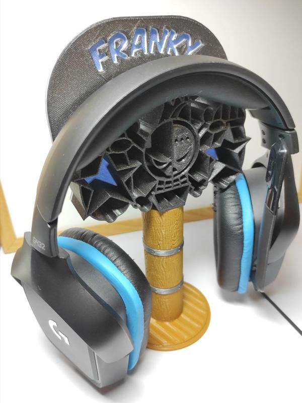 One Piece Headphone Stand - Holly Roger Franky
