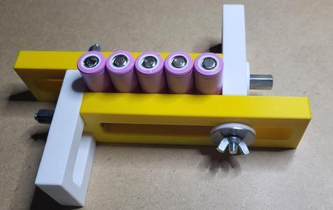 Li-ion spot welding helper