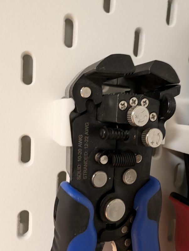 Klein Katapult Wire Stripper Skadis Mount