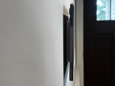 Floating Universal Tablet Wall Mount