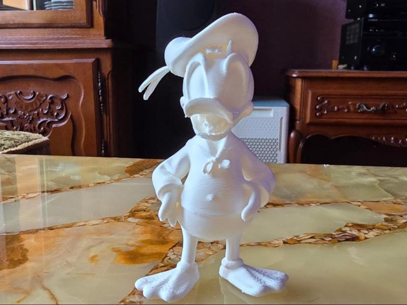 Donald Duck statue