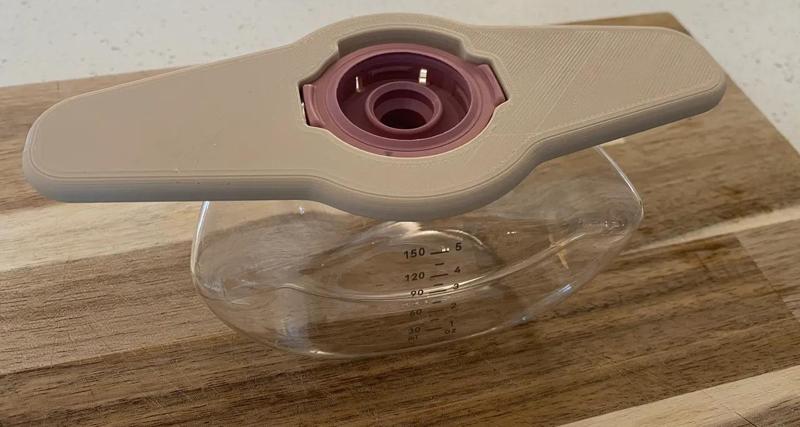 Momcozy M9 breast pump valve closing aide   