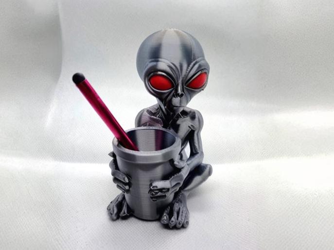 Alien pencils holder