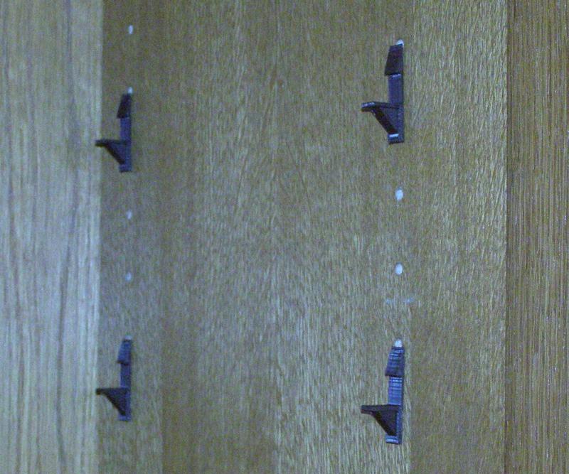 Shelf clip for 0.75" and  0.65" shelves