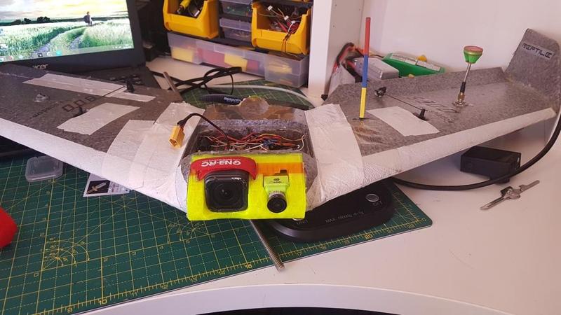 s800 flying wing gopro session pod and runcam mini size cameras