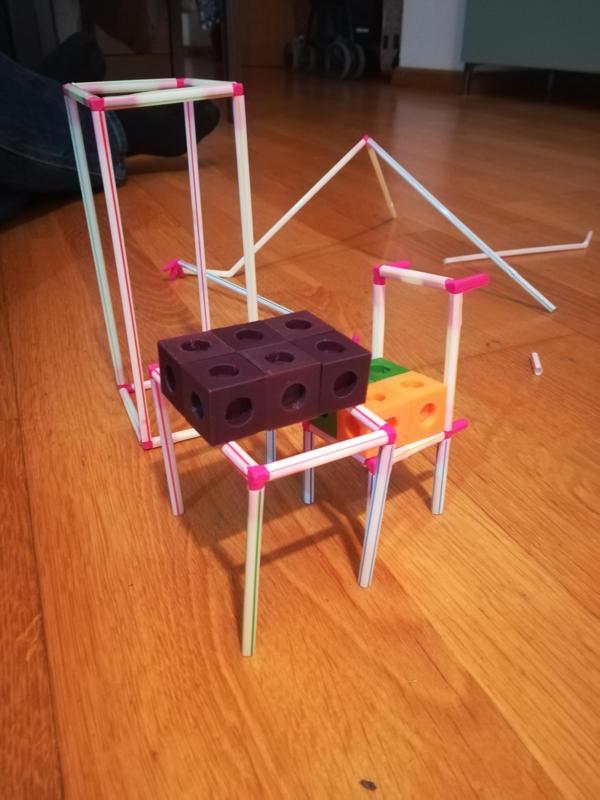 constructions with straws/ Construcciones con pajitas
