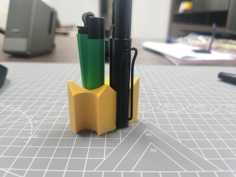 Iceberg pen holder pen stand