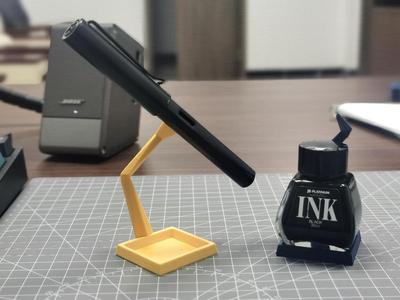LAMY pen stand with PLATINUM ink bottle 凌美钢笔架