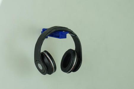 Modular aerofoil shaped headphone hanger