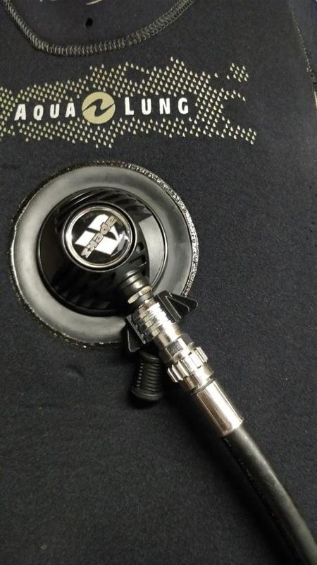 Dry suit inflation hose grip