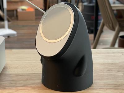 No-Face iPhone MagSafe stand
