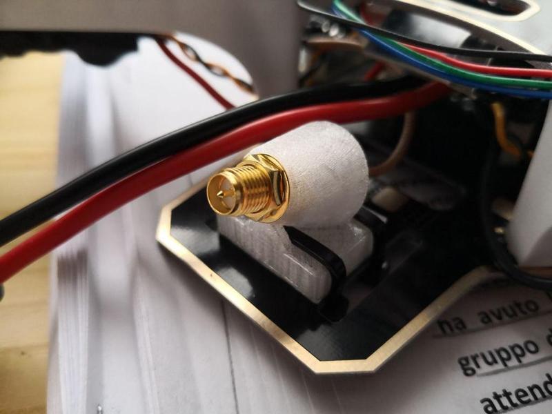 F330 pigtail antenna mount