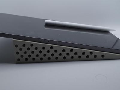 "ArtAngle Dock" - Ergonomic iPad Stand for Writing
