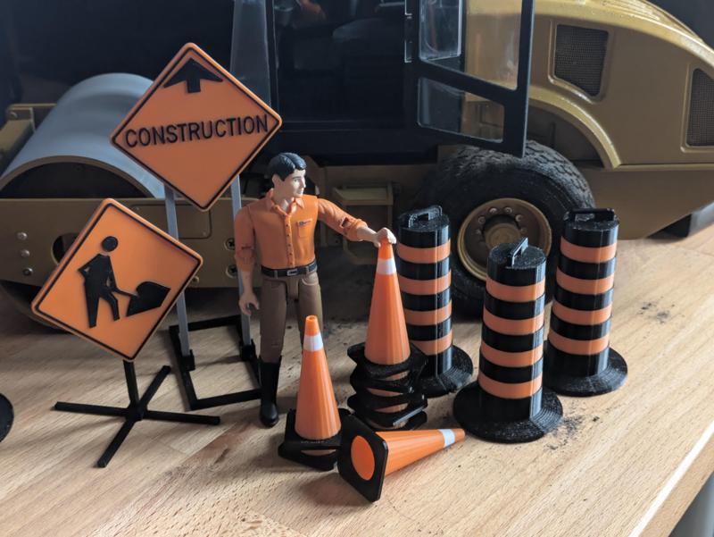 1/14 Construction Pylons and Signs