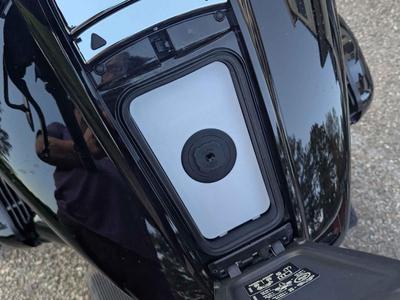 BMW R18 Quadlock Mag charger insert