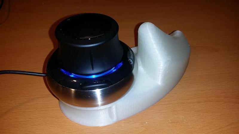 Ergonomic stand for Space Navigator / Support ergonomique pour Space Navigator.