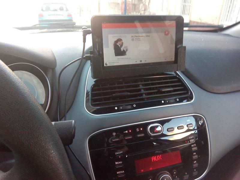 Attachment of tablet 7" FIAT PUNTO evo