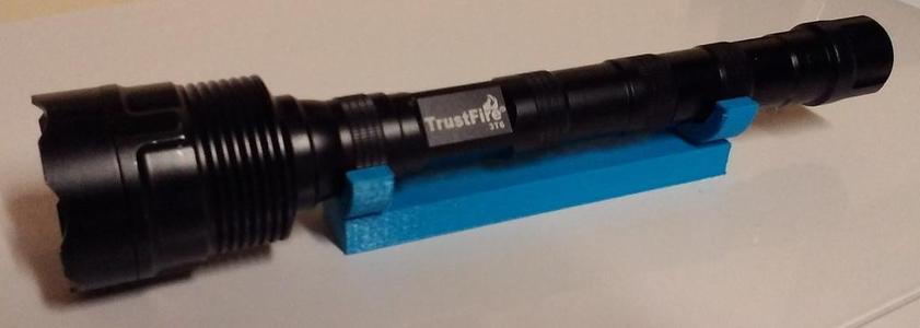 Trustfire 3T6 flashlight stand