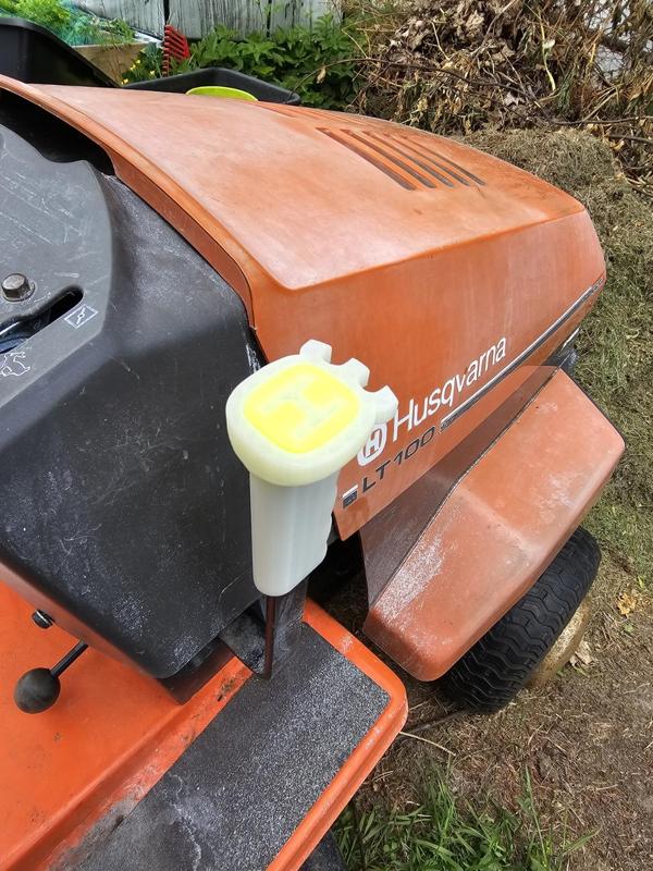 Husqvarna LT100 deck handle