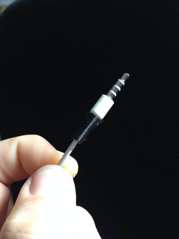 Earphone and USB cable safe for Apple MAC, iPhone, iPod, iPad.