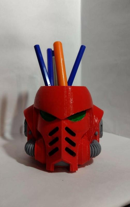 Primaris pencil and pen holder