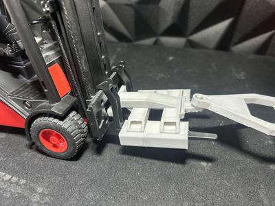RC forklift attachment for pulling trailers