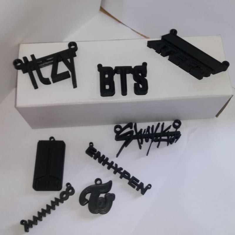 Kpop Bands Pendants (Ateez; Bts; Enhypen; Itzy; Mamamooo; Straykids; Twice)