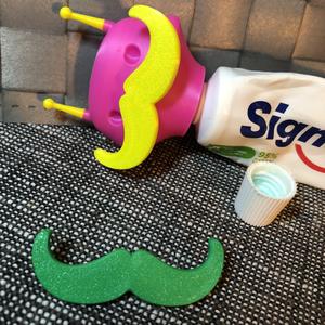 DIZZY BOT - Toothpaste Dispenser