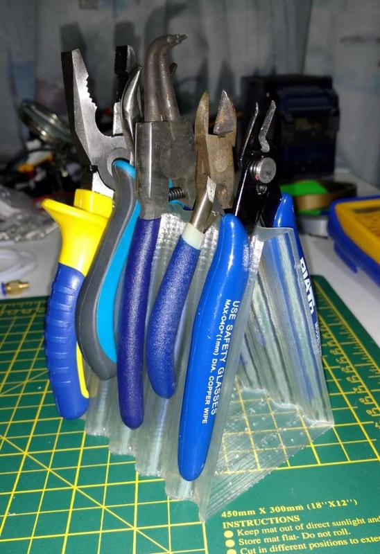 Vase-mode Plier Stand