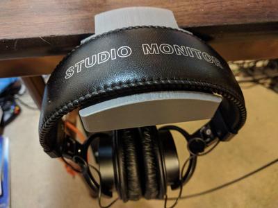 Headphones Hanger/Stand for standard American folding table