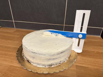 Cake smoother