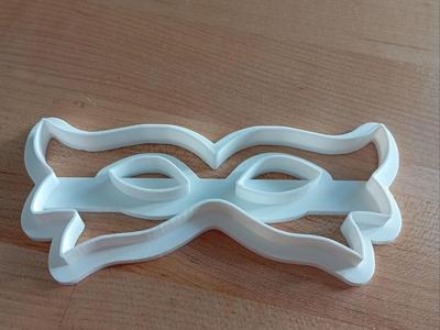 Three-pronged pasta mask