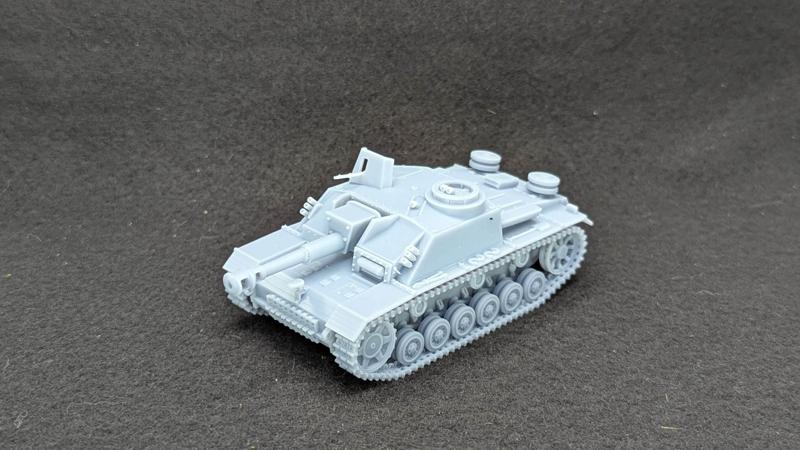 STUH 42 (Sturmhaubitze 42 Ausf.G) + 3 Tankmen + side armor (Germany, WW2)