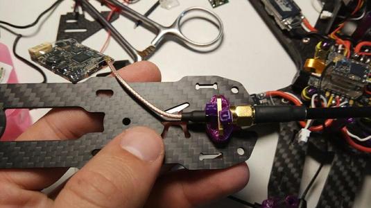 Soporte separador de pigtail TBS para AKfs