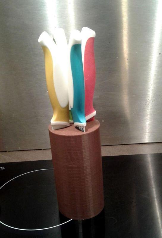 Round shaped knife holder ; porte couteaux rond