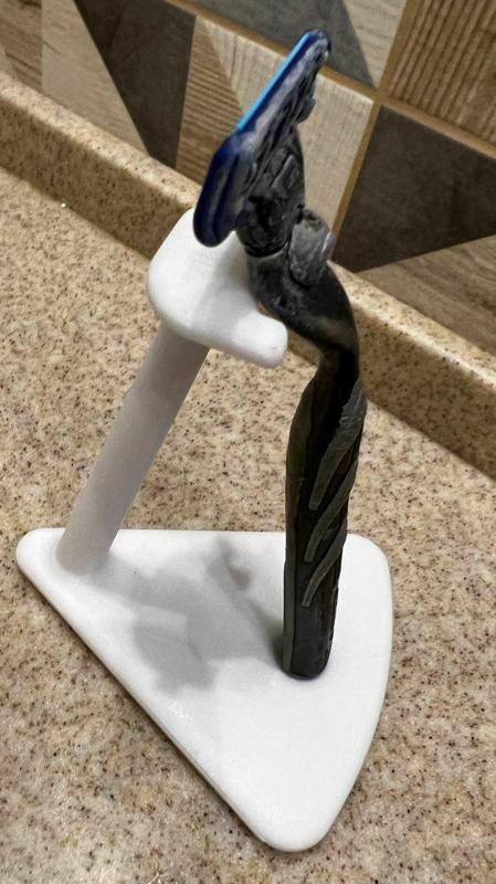 Vertical Razor Holder
