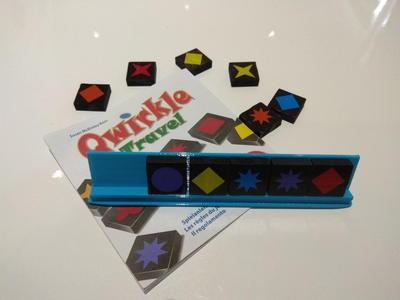 Qwirkle token holder matches 6 tokens (Travel Edition)